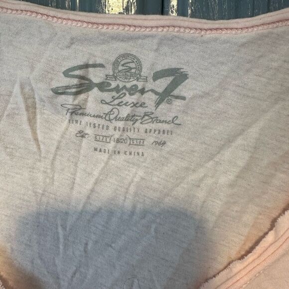 Seven7 Luxe Sequin Heart V-Neck T-Shirt Size 2X - Picture 3 of 5